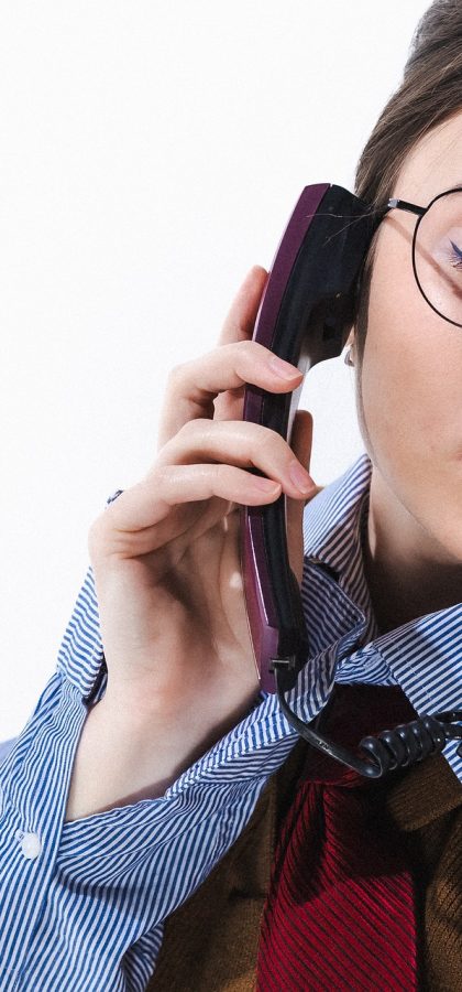 翻译有道翻译语音对话模式界面显示双方说话轮流翻译记录的手机截图